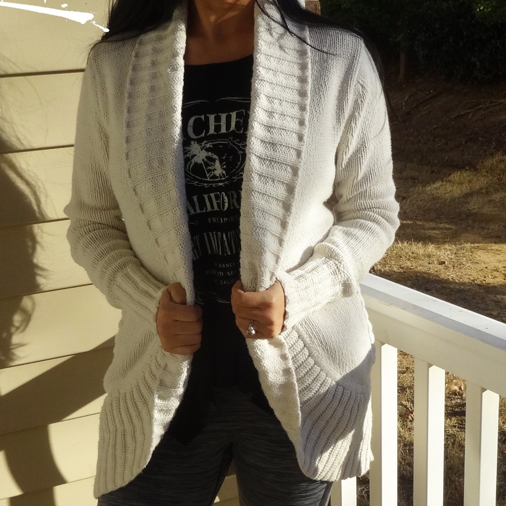 ‼️🛑SOLD🛑‼️❄️EXPRESS COZY KNIT CARDIGAN IVORY
